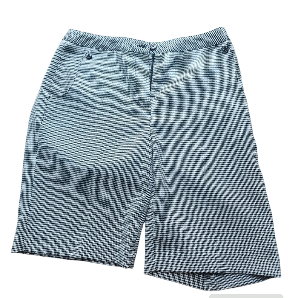 EP PRO Lightweight Black and White Women's Golf Short. Size 4